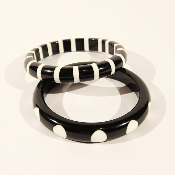 Vintage MOD Set 2 Black & White Polka Dot and Strip Lucite Bangle Bracelets - Picture 3 of 9